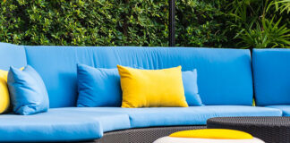 Wiosenny wypoczynek w ogrodzie? Sprawdź jakie tkaniny outdoorowe wybrać do leżaków i foteli