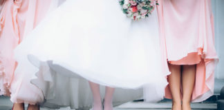 Białe sukienki na wesele - faux pas?
