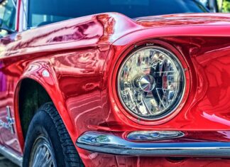 Ile jedzie Mustang GT?