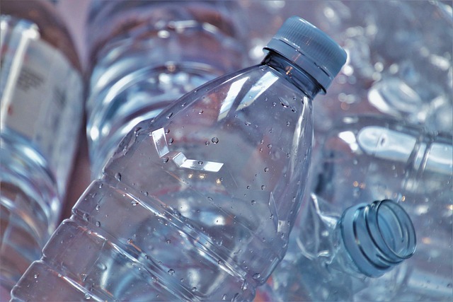 Jak wyczyścić plastikowe elementy w samochodzie? Jak wyczyścić plastikowe elementy w samochodzie?