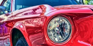 Ile na godzinę jeździ Mustang?